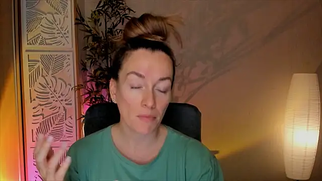 Snapshot of RebeccaMartinez chatting on 02.15.26 RebeccaMartinez online show from 02.15.26