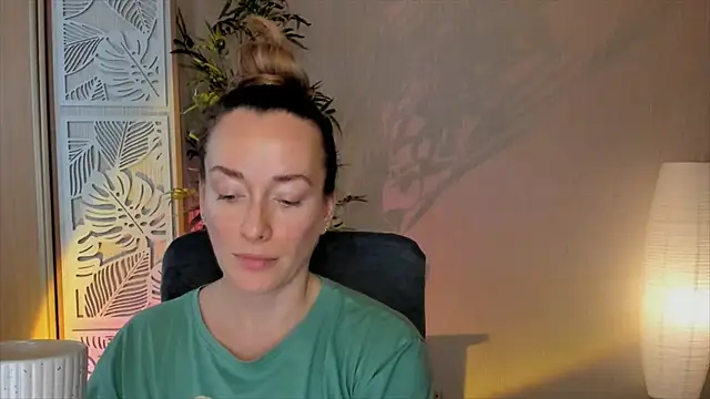 Snapshot of RebeccaMartinez chatting on 02.17.26 RebeccaMartinez online show from 02.17.26