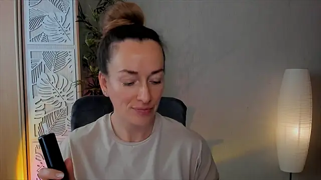 Snapshot of RebeccaMartinez chatting on 02.19.26 RebeccaMartinez online show from 02.19.26