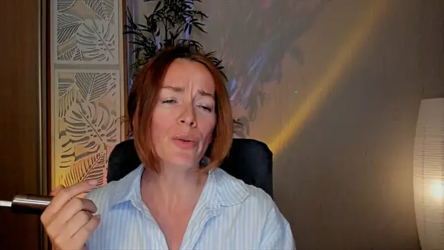 Snapshot of RebeccaMartinez chatting on 06.18.26 RebeccaMartinez online show from 06.18.26