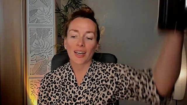 Snapshot of RebeccaMartinez chatting on 06.30.26 RebeccaMartinez online show from 06.30.26