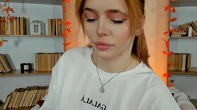 Snapshot of Phoenix_Margo chatting on 10.06.25 Phoenix Margo online show from 10.06.25