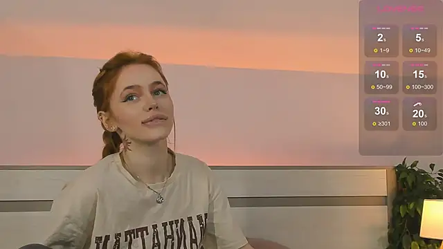 Snapshot of Phoenix_Margo chatting on 10.15.25 Phoenix Margo online show from 10.15.25