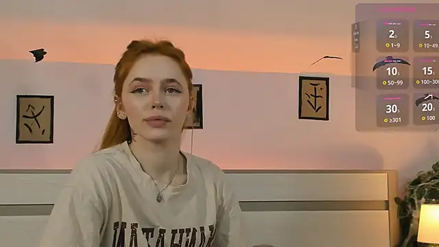 Snapshot of Phoenix_Margo chatting on 10.27.25 Phoenix Margo online show from 10.27.25