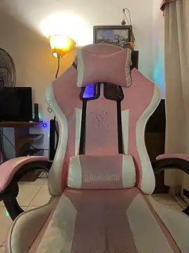 Snapshot of LittleBabyCat22 chatting on 12.18.25 LittleBabyCat22 online show from 12.18.25