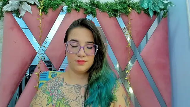 Snapshot of DEVA_BLUE_ chatting on 01.08.25 DEVA BLUE  online show from 01.08.25