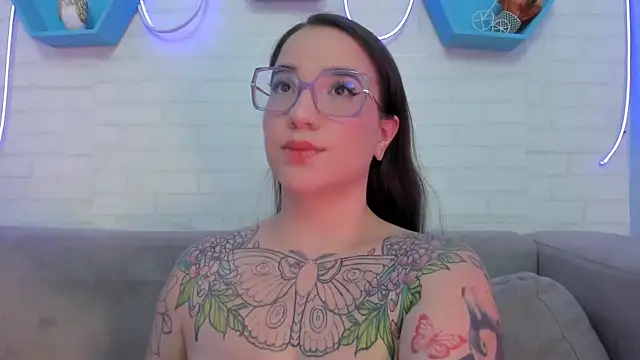 Snapshot of DEVA_BLUE_ chatting on 01.20.25 DEVA BLUE  online show from 01.20.25