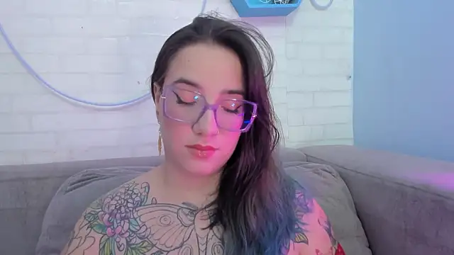 Snapshot of DEVA_BLUE_ chatting on 02.10.25 DEVA BLUE  online show from 02.10.25