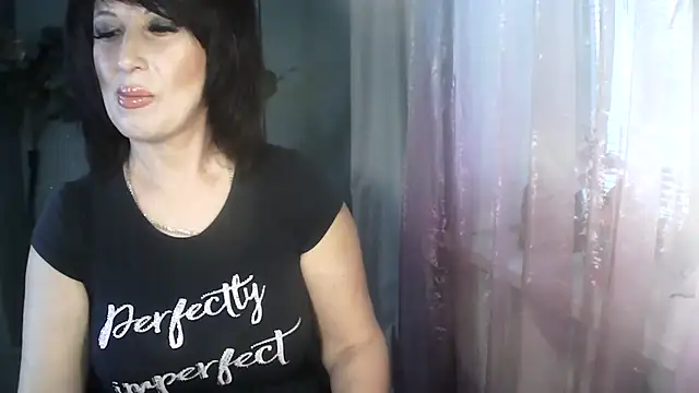 Snapshot of Faraira17 chatting on 04.26.26 Faraira17 online show from 04.26.26