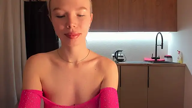 Snapshot of Olivia_Bells chatting on 12.25.24 Olivia Bells online show from 12.25.24