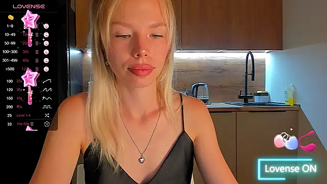 Snapshot of Olivia_Bells chatting on 09.08.25 Olivia Bells online show from 09.08.25