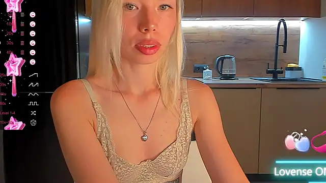 Snapshot of Olivia_Bells chatting on 09.11.25 Olivia Bells online show from 09.11.25