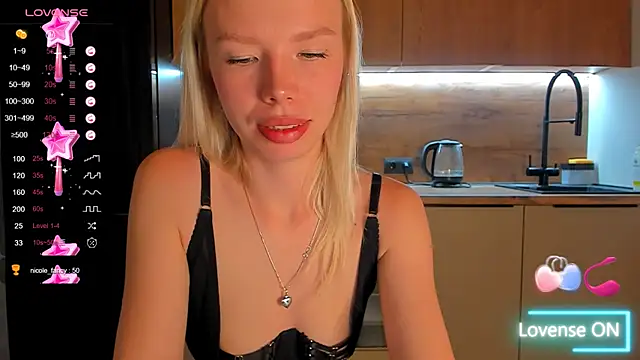 Snapshot of Olivia_Bells chatting on 09.20.25 Olivia Bells online show from 09.20.25