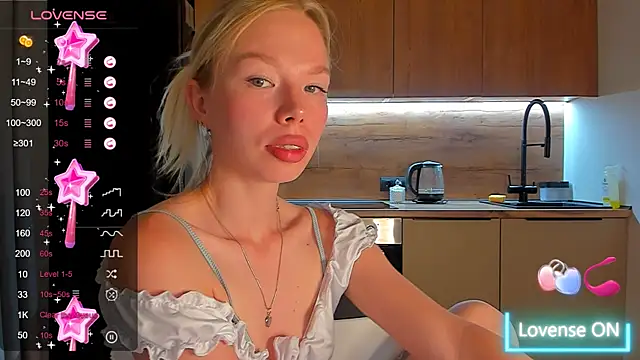 Snapshot of Olivia_Bells chatting on 09.21.25 Olivia Bells online show from 09.21.25