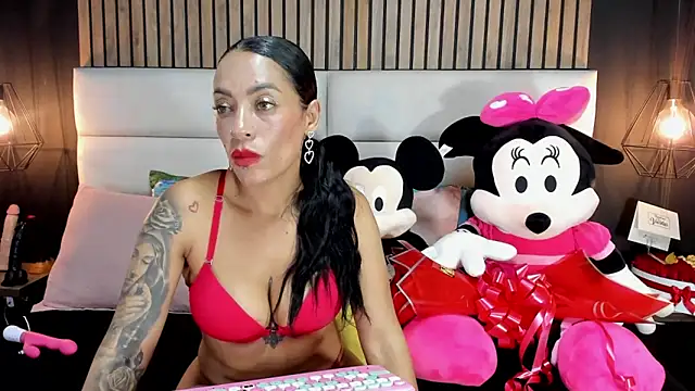 Snapshot of NiicolleMiller chatting on 02.14.25 NiicolleMiller online show from 02.14.25