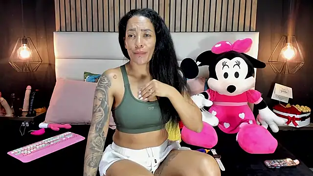 Snapshot of NiicolleMiller chatting on 02.15.25 NiicolleMiller online show from 02.15.25