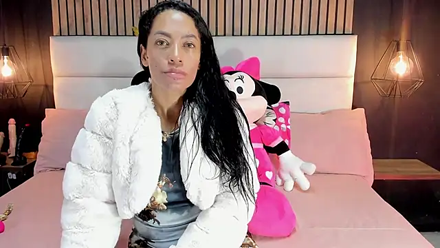 Snapshot of NiicolleMiller chatting on 02.22.25 NiicolleMiller online show from 02.22.25