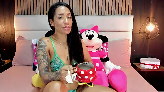 Snapshot of NiicolleMiller chatting on 02.22.25 NiicolleMiller online show from 02.22.25