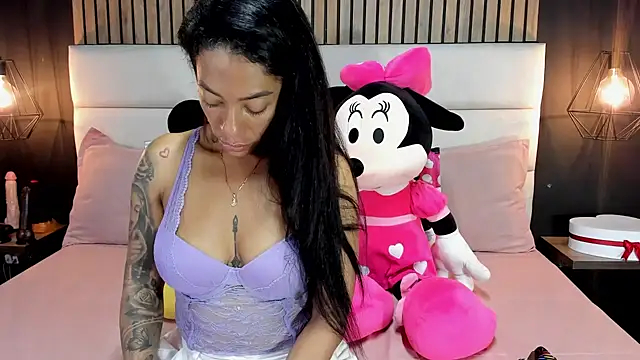 Snapshot of NiicolleMiller chatting on 02.23.25 NiicolleMiller online show from 02.23.25