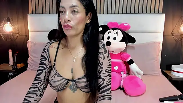 Snapshot of NiicolleMiller chatting on 02.25.25 NiicolleMiller online show from 02.25.25