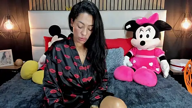 Snapshot of NiicolleMiller chatting on 02.27.25 NiicolleMiller online show from 02.27.25