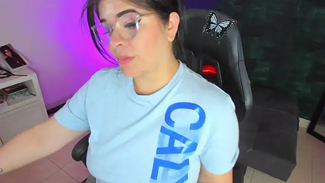 Snapshot of BellaFlaming chatting on 01.16.25 BellaFlaming online show from 01.16.25