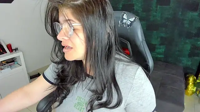 Snapshot of BellaFlaming chatting on 01.27.25 BellaFlaming online show from 01.27.25