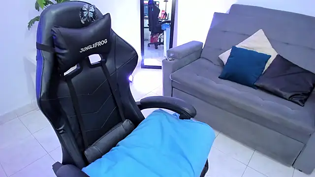 Snapshot of BellaFlaming chatting on 02.11.25 BellaFlaming online show from 02.11.25