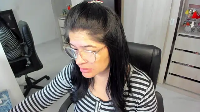 Snapshot of BellaFlaming chatting on 06.05.26 BellaFlaming online show from 06.05.26