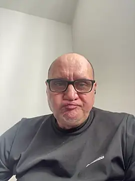 Snapshot of vanjbi45 chatting on 02.16.25 vanjbi45 online show from 02.16.25