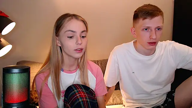 juliaanddima online show from 10.21.25