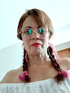 Snapshot of Meganlola chatting on 09.15.25 Meganlola online show from 09.15.25
