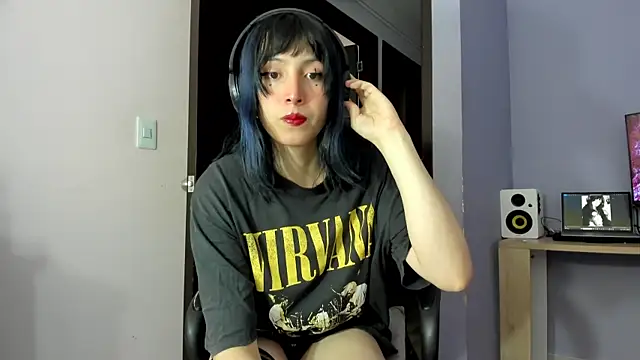 Snapshot of Room312_ chatting on 04.25.26 Room312 online show from 04.25.26
