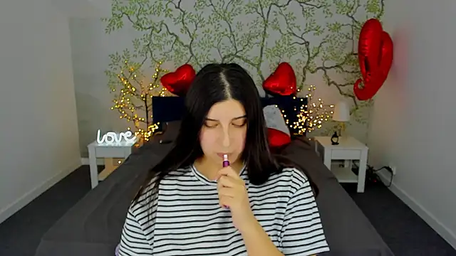 Snapshot of Linda_EX chatting on 02.21.25 Linda EX online show from 02.21.25