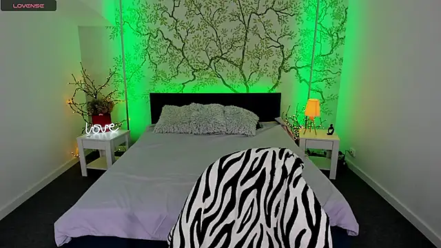 Snapshot of Linda_EX chatting on 10.02.25 Linda EX online show from 10.02.25