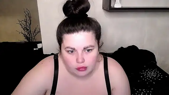 Emily Mo online show from 11.12.25