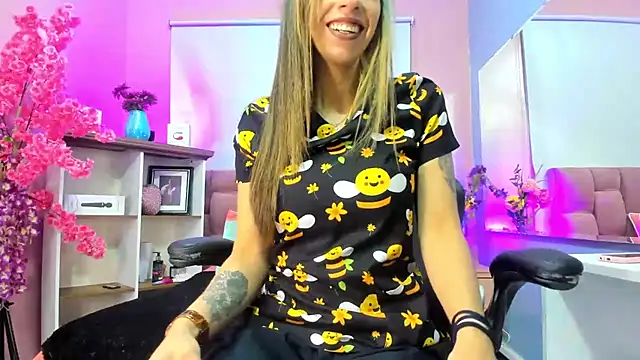 mia thompsonn  online show from 11.04.25