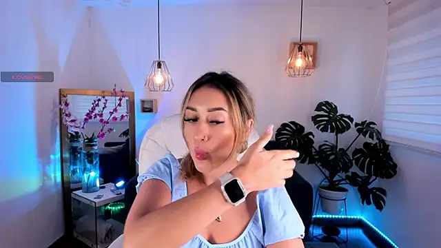 Snapshot of dina_ride chatting on 12.13.24 dina ride online show from 12.13.24