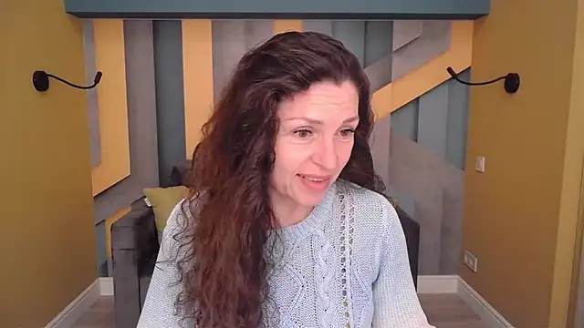 Snapshot of EllaLong chatting on 04.19.26 EllaLong online show from 04.19.26