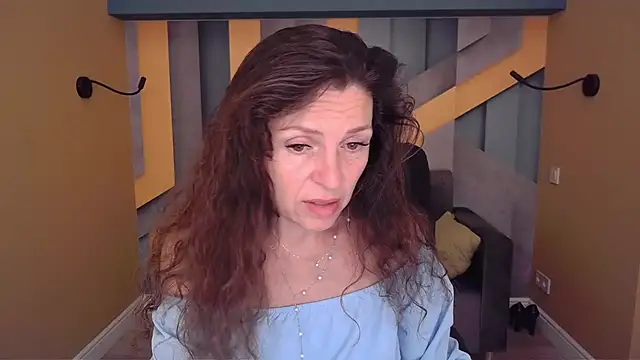 Snapshot of EllaLong chatting on 06.12.26 EllaLong online show from 06.12.26