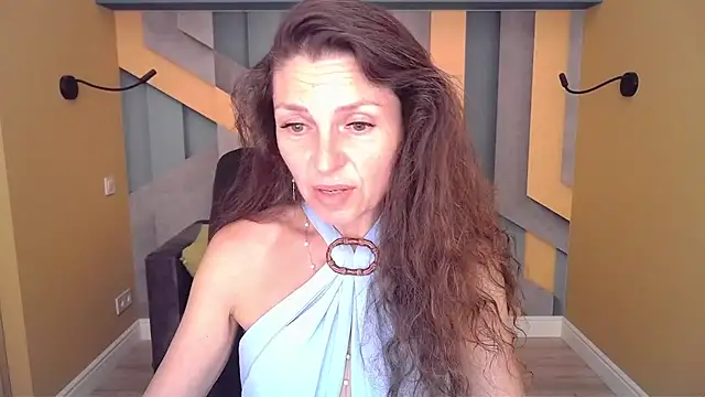 Snapshot of EllaLong chatting on 06.27.26 EllaLong online show from 06.27.26
