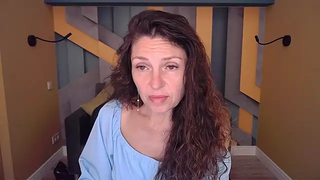 Snapshot of EllaLong chatting on 07.05.26 EllaLong online show from 07.05.26