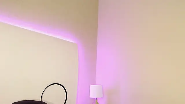 NaiaGils online show from 03.11.25