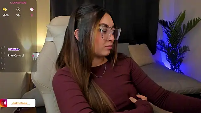 dakottaa  online show from 11.25.25