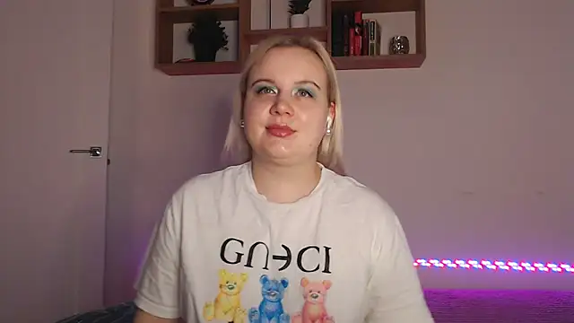 Karolina love  online show from 11.21.25