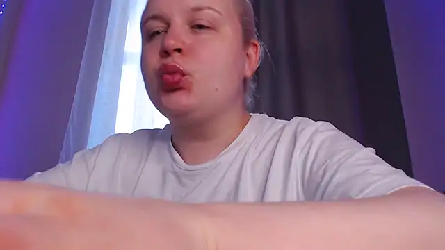 Snapshot of Karolina_love_ chatting on 06.23.26 Karolina love online show from 06.23.26