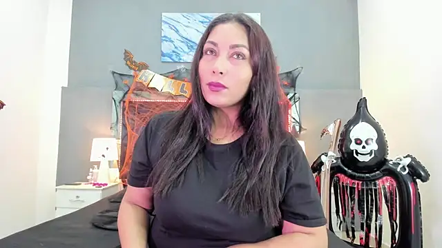 Lauralove 69 online show from 10.29.25