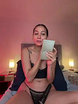Snapshot of DanikRosse chatting on 04.19.26 DanikRosse online show from 04.19.26