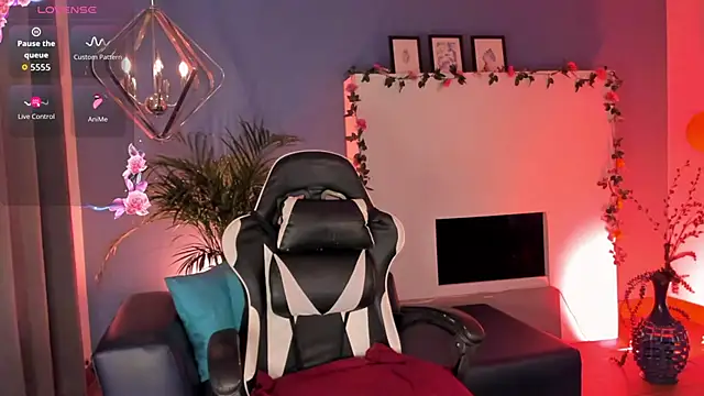 Snapshot of Megan_inked chatting on 02.13.26 Megan inked online show from 02.13.26