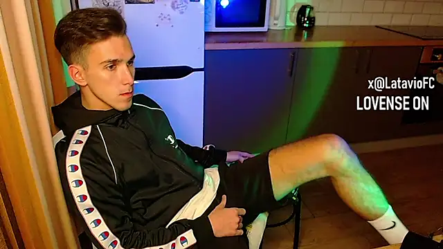 Snapshot of Midnighter_ chatting on 09.20.25 Midnighter  online show from 09.20.25